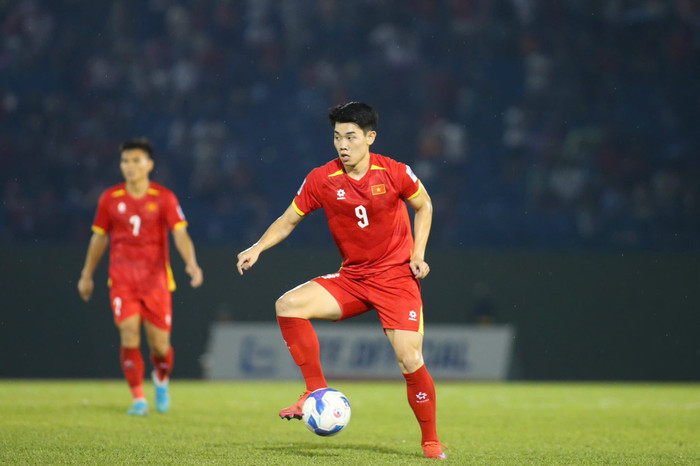 Tiền đạo Đình Bắc sử dụng chiếc đồng hồ 6 chữ số. Ảnh: FBNV