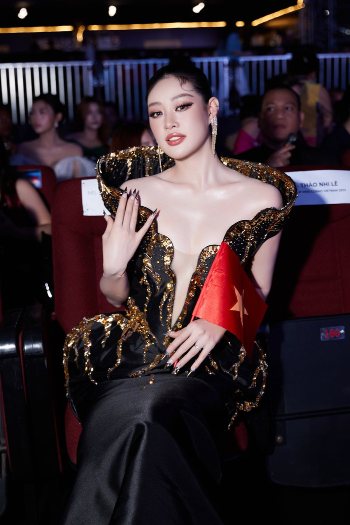 Hoa hậu Khánh Vân tại đêm chung kết Miss Cosmo 2025. (Ảnh FBNV)