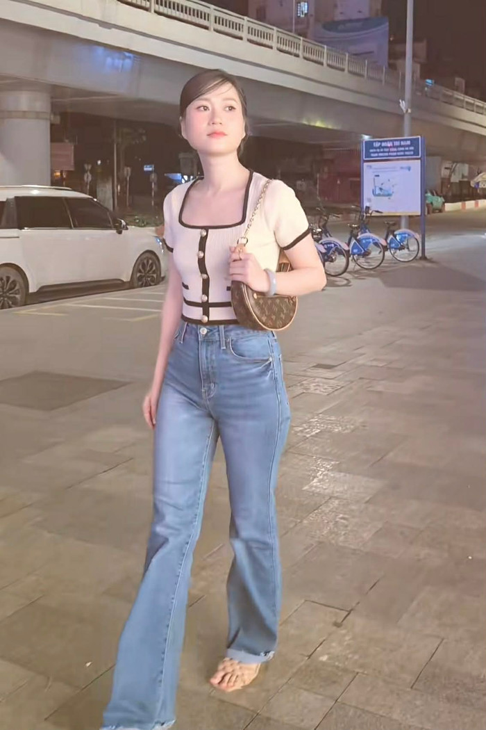 Set đồ của Lâm Vỹ Dạ thu hút bởi sự cân bằng giữa gần gũi đời thường và nét sang trọng. Ảnh chụp màn hình