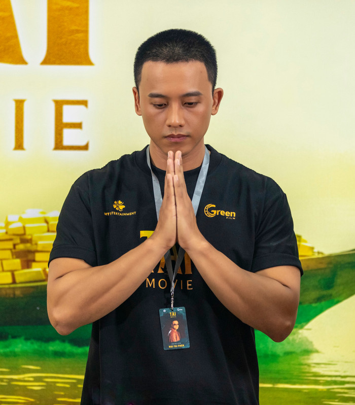 Mai Tài Phến đánh dấu bước ngoặt thử sức với vai trò đạo diễn trong phim Tết sắp tới. Ảnh: FBNV