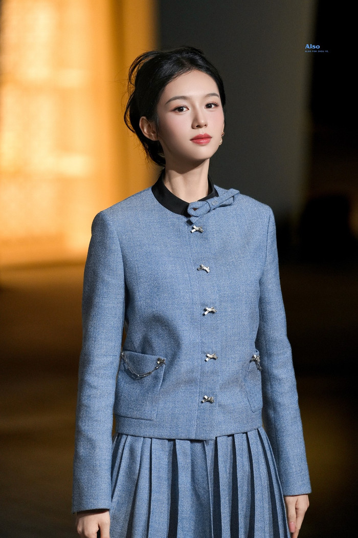 Châu Dã vốn nổi tiếng với nhan sắc xinh đẹp, gu thời trang nữ tính. Ảnh: Fansite