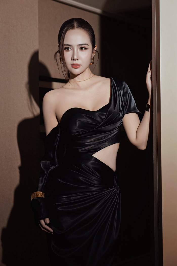 Huyền Lizzie tự tin khoe nhan sắc quyến rũ. Ảnh: FBNV