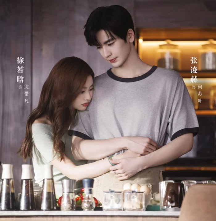 Cảnh bếp ấm áp mang 'hơi thở đời thường' của cặp đôi