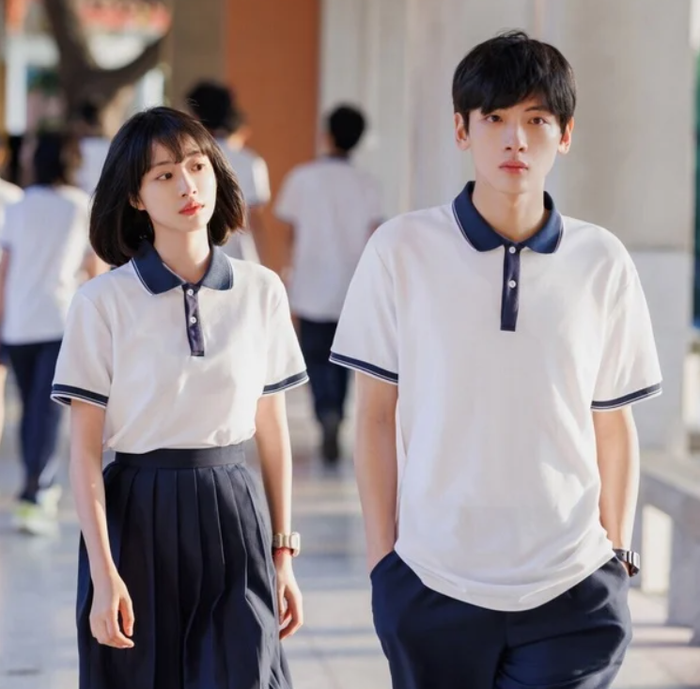 Cảnh tương tác học đường tươi sáng của Trần Hoan Nhĩ và Cảnh Thê Trì, không khí thanh xuân trong trẻo