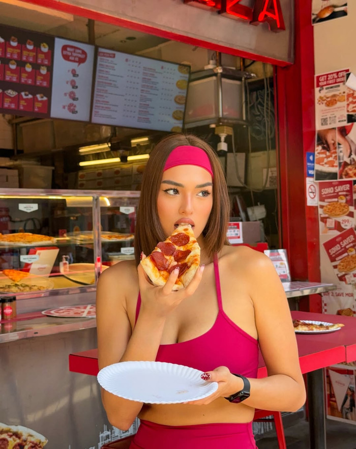 Thời trang đời thường đầy khỏe khoắn, năng động của nàng hậu.&nbsp;