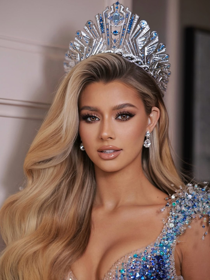 Yolina Lindquist, đến từ Mỹ đăng quang Miss Cosmo 2025.