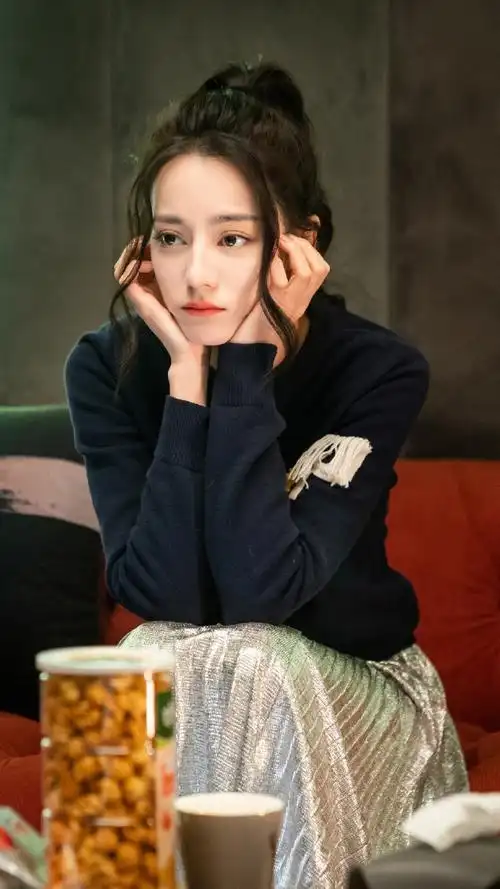 So kè nữ chính trong loạt phim truyền hình chuyển thể từ tiểu thuyết Cố Mạn Ảnh 7