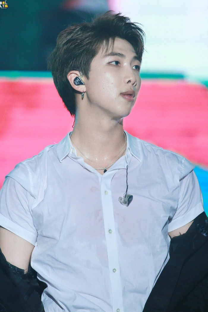 RM liên tục được netizen réo gọi.