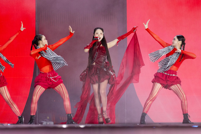 Danh tính người đàn ông đứng sau màn 'lên đồng' của Phương Mỹ Chi Ảnh 3