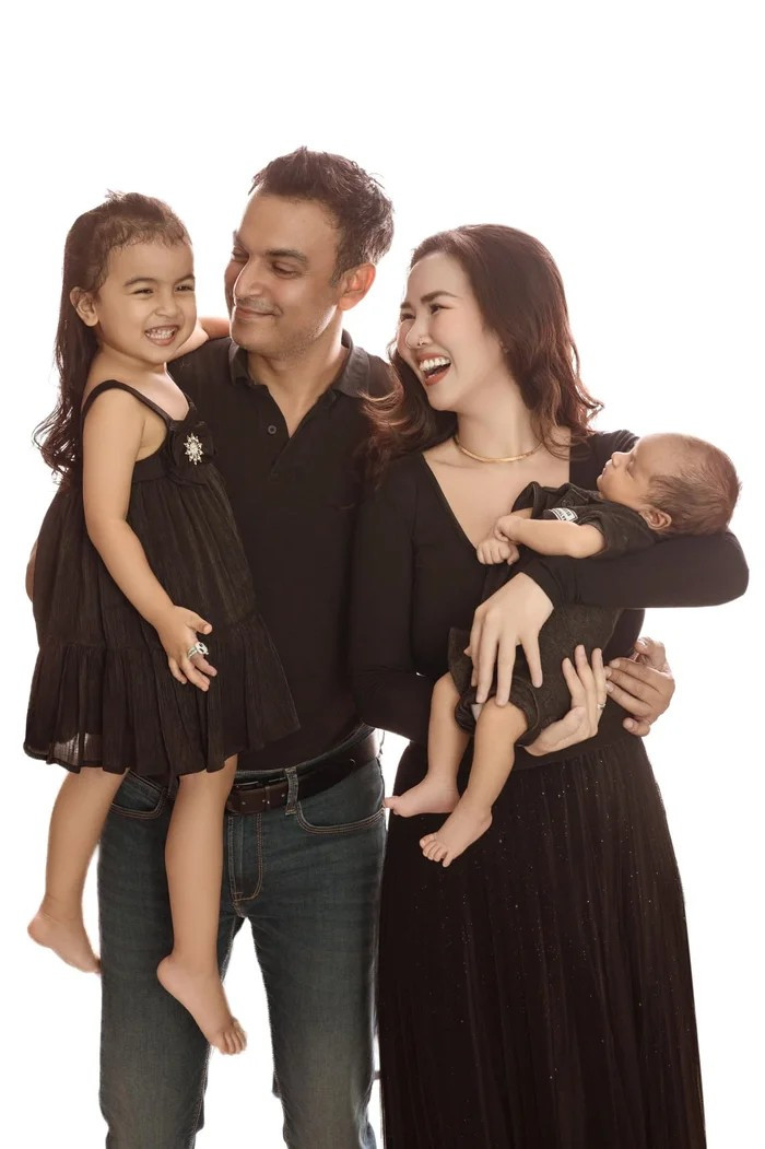 Võ Hạ Trâm đang tận hưởng cuộc sống hôn nhân viên mãn bên người chồng Ấn Độ và hai con nhỏ. (Ảnh: FBNV)
