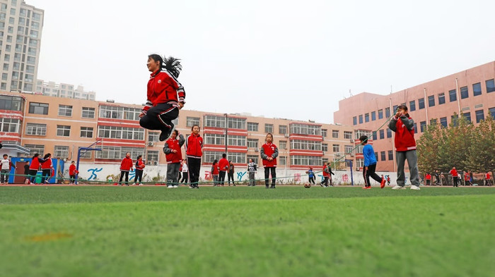 Một trong những đứa trẻ đã viết trong thư rằng chúng thích việc bạn cùng lớp luôn chơi trò chơi với chúng. Ảnh: Shutterstock.