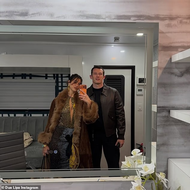 Nữ ca sĩ hàng đầu showbiz diện bikini nóng bỏng trong chuyến nghỉ dưỡng cùng chồng sắp cưới Ảnh 4