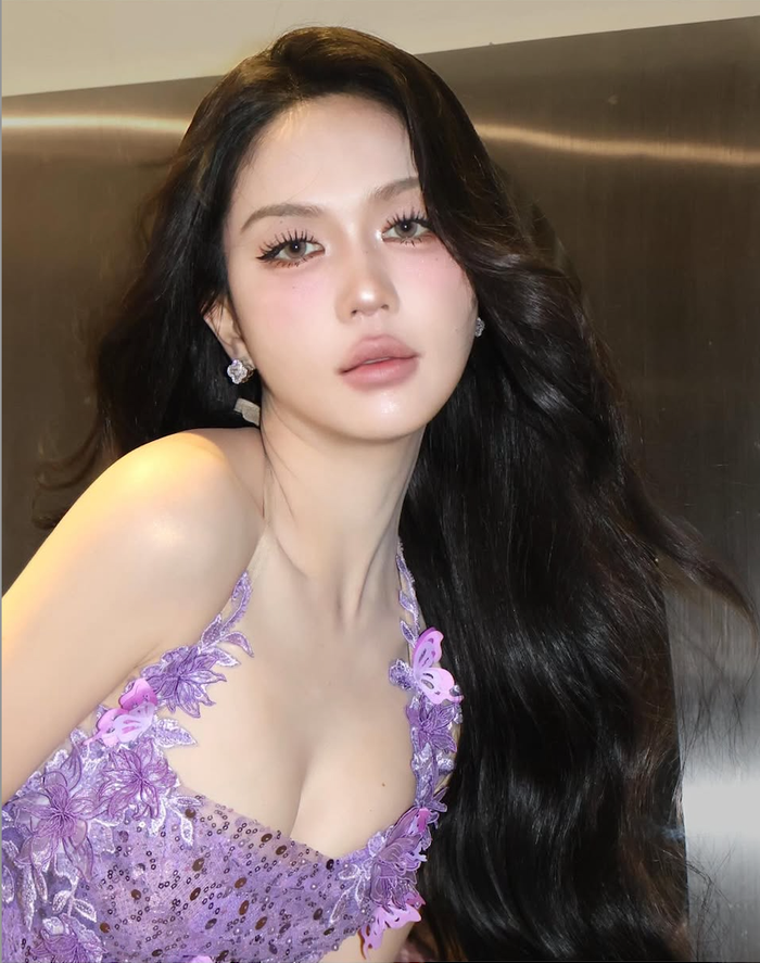 Ngọc Trinh vừa đăng tải loạt ảnh mới trên trang cá nhân (Ảnh: ISNV).