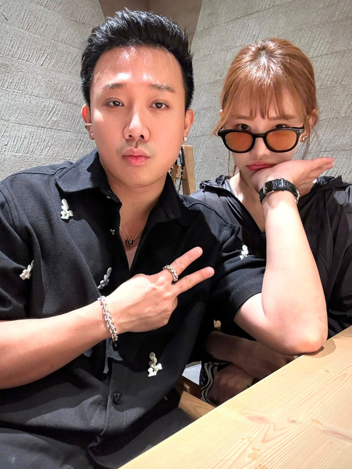 Trấn Thành và Hari Won đều khá thoải mái khi tương tác, trêu đùa đối phương ở trên mạng xã hội. Ảnh: FBNV