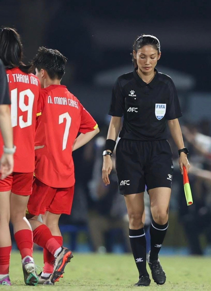 Tờ The Straits Times đã đưa ra 8 khoảnh khắc hay nhất và tệ nhất ở SEA Games 33, trong đó có sai lầm của trọng tài Lào. Ảnh: Anh Đồng