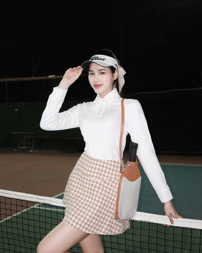 Bao đựng vợt 500 nghìn mà Đỗ Thị Hà lựa chọn có thể phối cùng nhiều bộ trang phục. Ảnh: IGNV