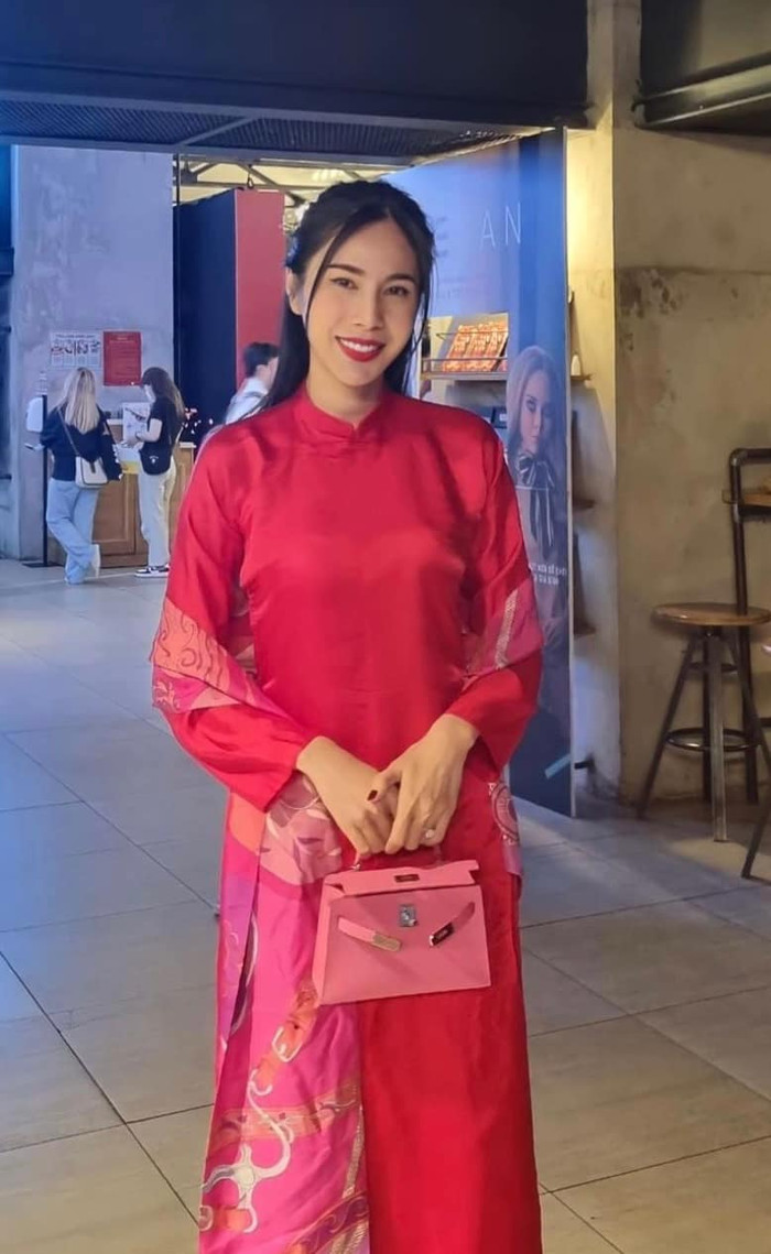 Ca sĩ Thủy Tiên trung thành với xu hướng móng tay tối giản. Ảnh: FBNV