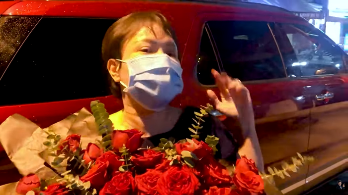 Nghệ sĩ Việt Hương từng bổ sung vào bộ sưu tập xe sang chiếc ô tô nổi bật với không gian 7 chỗ rộng rãi, động cơ mạnh mẽ. Ảnh chụp màn hình