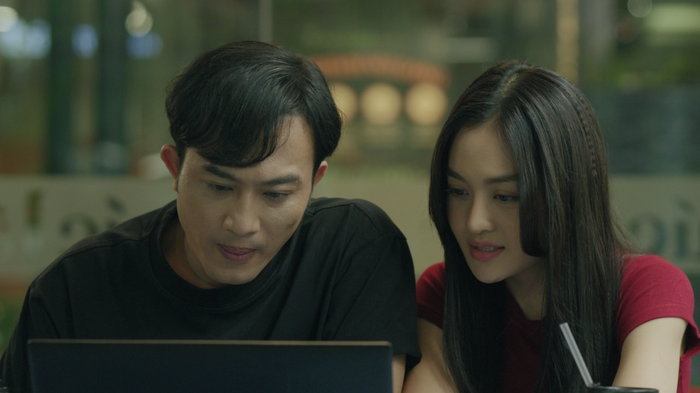 Trong series hình sự này, anh hóa thân thành kỹ sư IT vướng vào vụ lừa đảo tiền ảo. Nhân vật mang màu sắc thời sự, cho thấy nỗ lực làm mới hình ảnh của Doãn Quốc Đam.