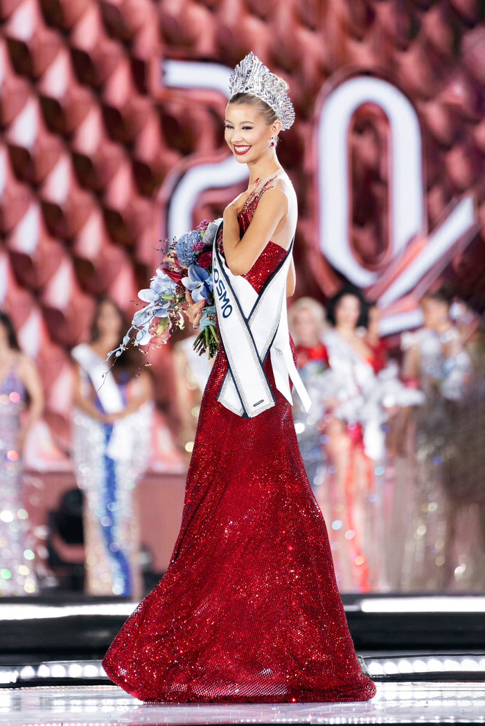 Yolina Lindquist được nhiều khán giả đánh giá cao ngay từ những ngày đầu nhập cuộc Miss Cosmo 2025. (Ảnh FBNV)