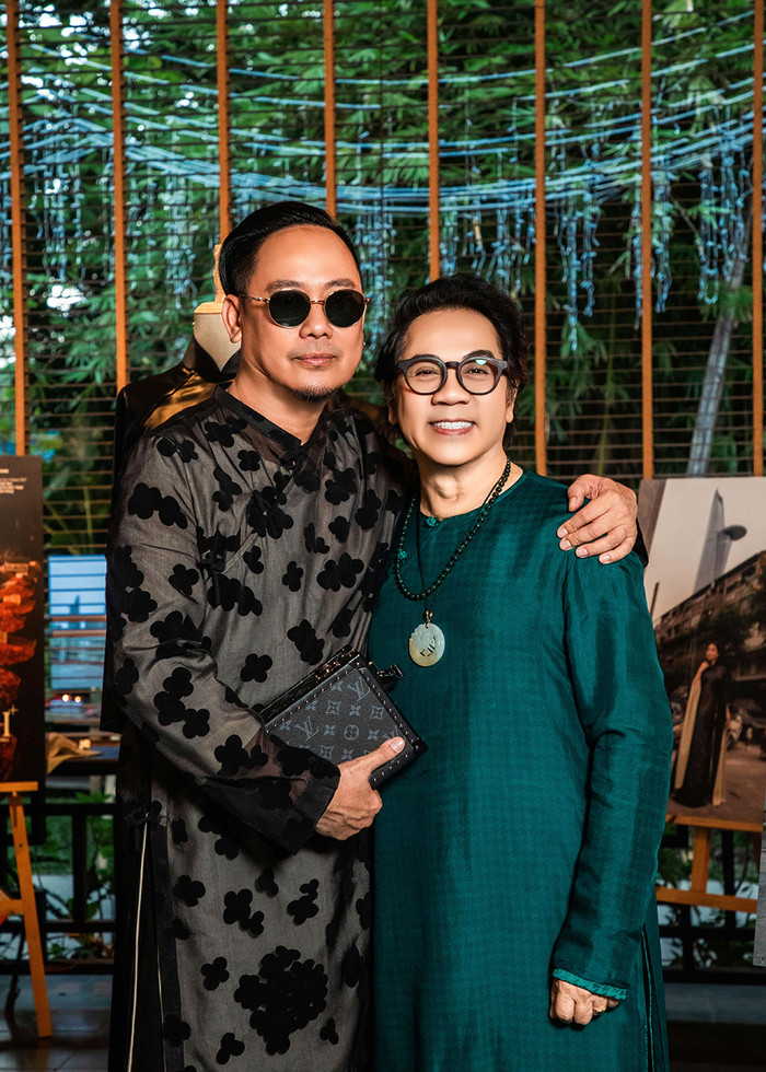 NSƯT Thành Lộc hiếm hoi tham dự ngày vui nhân kỷ niệm 30 năm làm nghề của nhà thiết kế Võ Việt Chung.