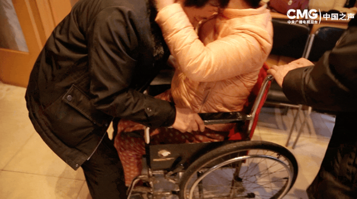 Nam cảnh sát nói dối suốt 12 năm trời, lý do đằng sau khiến hàng triệu người bật khóc Ảnh 5