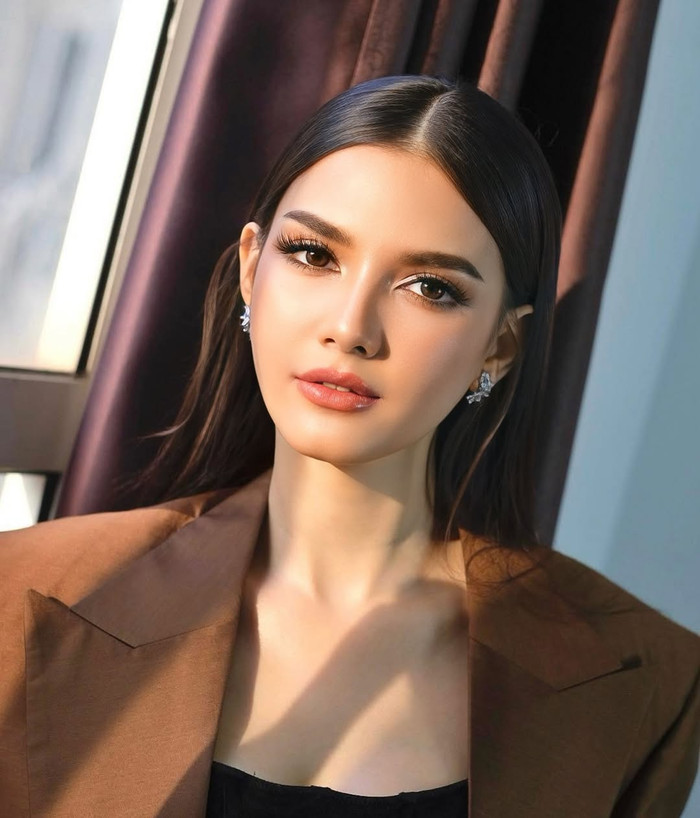 Christina gây thương nhớ với visual sắc sảo. Ảnh: IGNV