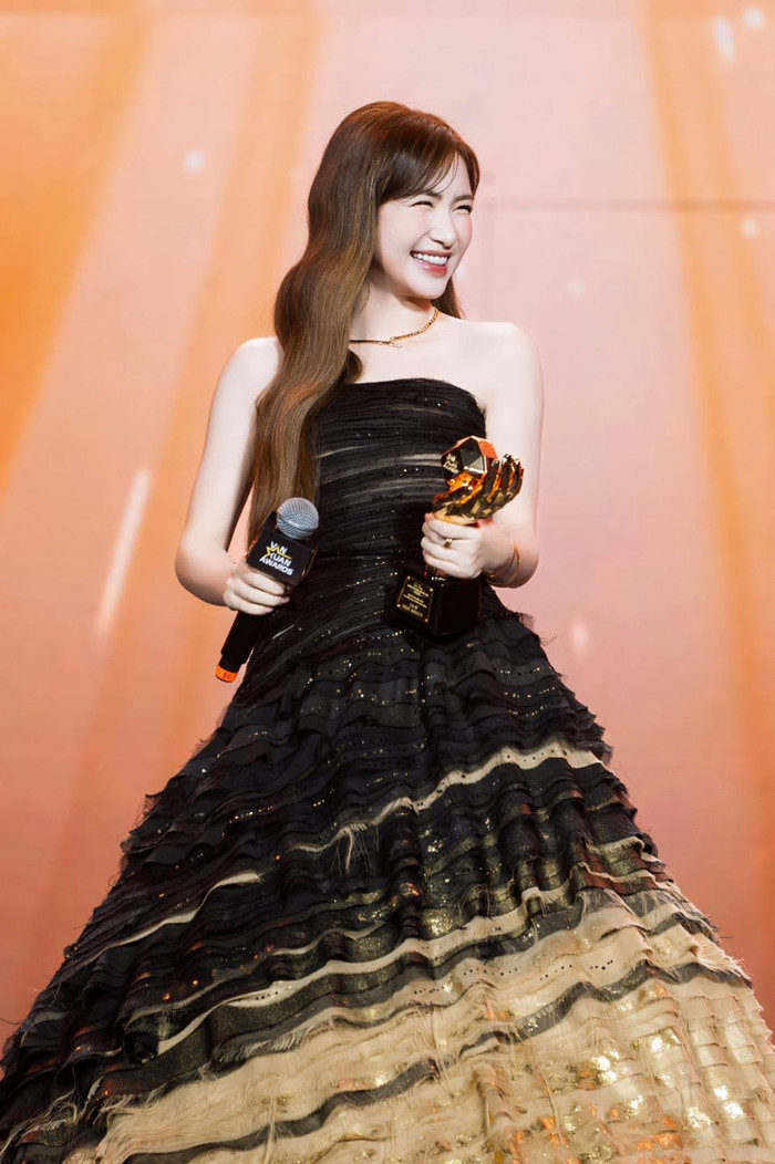 Hòa Minzy 'trúng lớn' vào cuối năm nay Ảnh 2