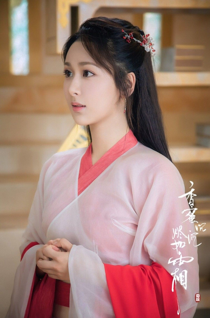 Tạo hình Cẩm Mịch tiên tử của Dương Tử trong Hương mật tựa khói sương.