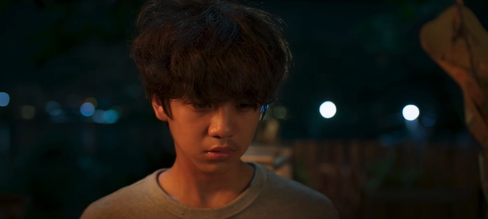 Trong Con Kể Ba Nghe, Kiều Minh Tuấn là một người cha đang tìm lại sự kết nối đã đánh mất giữa hai cha con.