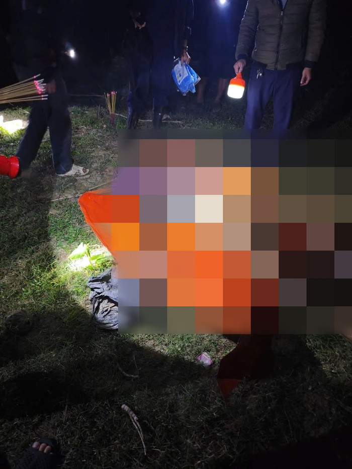 Lực lượng chức năng đã tìm thấy thi thể của nam sinh. Ảnh: Dân Việt