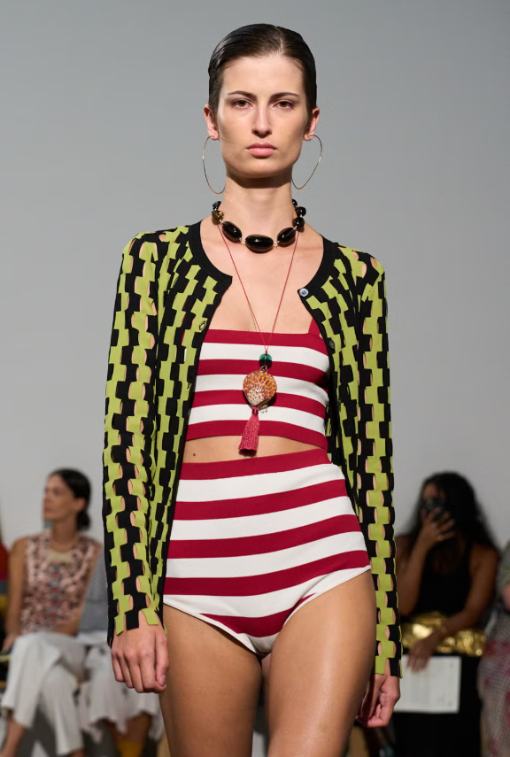 Trang sức vỏ sò. Ảnh: Elle