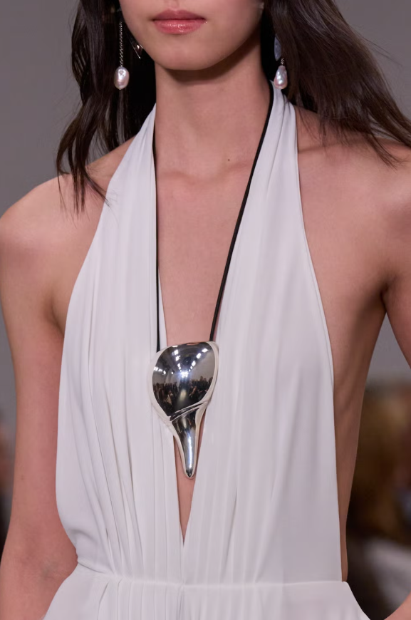 Trang sức bạc. Ảnh: Elle