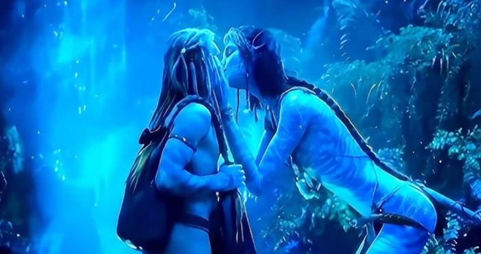 Cảnh Kiri và Spider trao nụ hôn bên thác nước trong Avatar 3 là khoảnh khắc gây tranh cãi nhất bộ phim