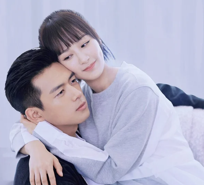 Cảnh đôi chính tương tác ngoài đời thường, thể hiện năng lượng đáng yêu - bùng nổ