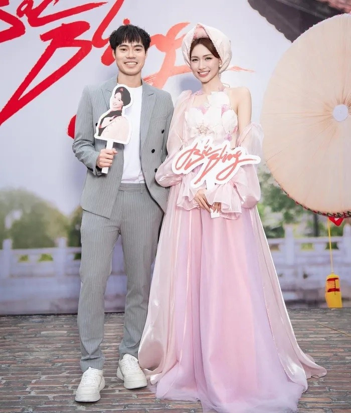 Cả hai có mối quan hệ bạn bè thân thiết suốt nhiều năm qua.