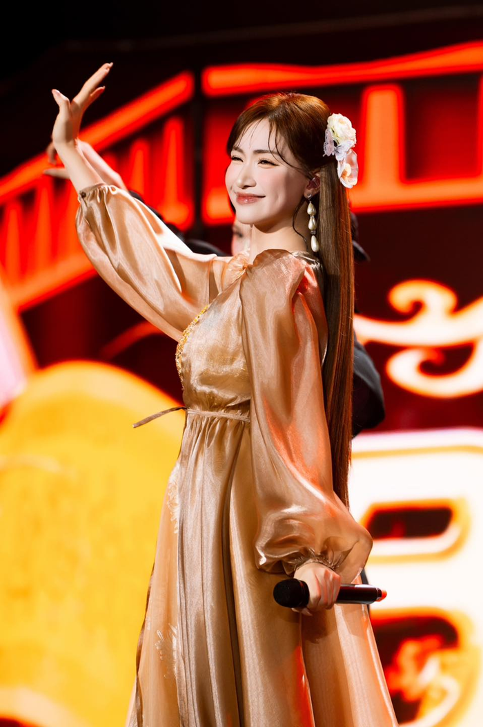 Nhiều khán giả hy vọng Hòa Minzy sẽ tổ chức thêm nhiều fan concert ở các tỉnh thành trên cả nước.