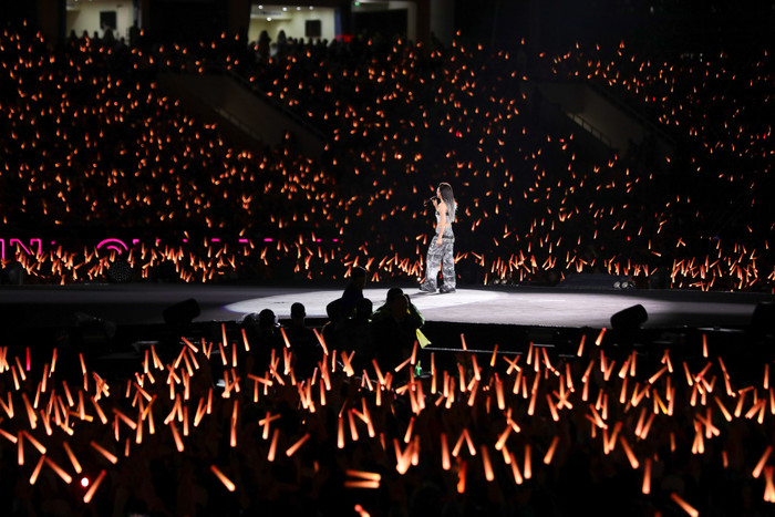 SVĐ Mỹ Đình chính là 'thánh đường âm nhạc' mà nghệ sĩ nào cũng mong muốn lấp đầy khán giả trong đêm diễn cá nhân của mình, và Mỹ Tâm là nghệ sĩ duy nhất tính đến hiện tại làm được điều đó.&nbsp;