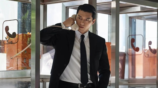 Hyun Bin trong tạo hình Baek Ki Tae cùng bộ suit sắc lạnh giữa không khí chính trị ngột ngạt của thập niên 1970