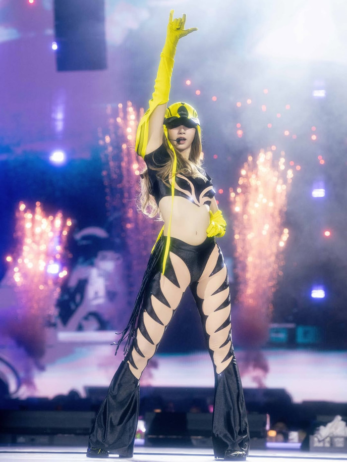 Sau khi lắng nghe nhiều lời góp ý của khán giả, Lisa được cho là đã dần thay đổi phong cách thời trang để trở nên phù hợp hơn. Ảnh: IGNV