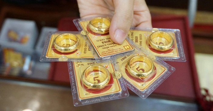 Giá vàng hôm nay (25/12): Vàng nhẫn bứt tốc, nhà đầu tư nhỏ lẻ đứng ngồi không yên Ảnh 2