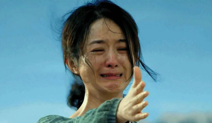 Triệu Lệ Dĩnh trong tạo hình phim mới, gương mặt cận cảnh đang gây tranh cãi trên mạng xã hội