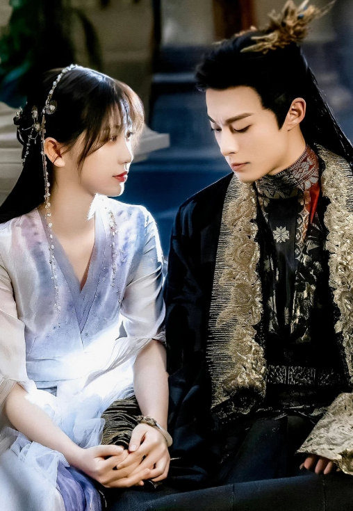 Hai nhân vật chính với vẻ đẹp lộng lẫy trong trang phục tiên hiệp