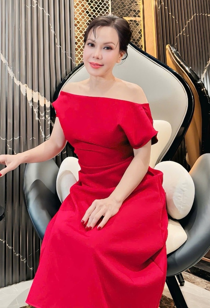 Việt Hương lựa chọn chiếc xe sang trị giá 1 tỷ. Ảnh: FBNV