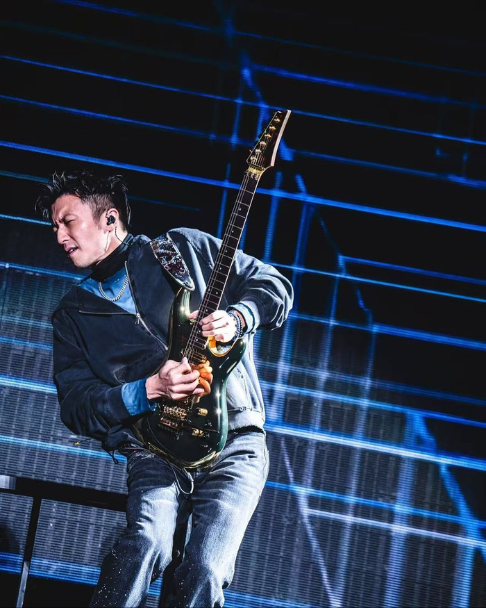 Tạ Đình Phong chưa dừng lại Ảnh 1