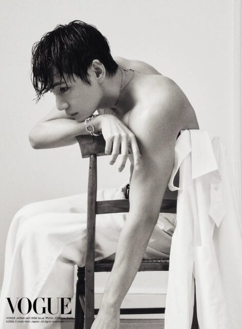 Nam ca sĩ đẹp trai nhất showbiz khoe lưng trần gây sốt Ảnh 2