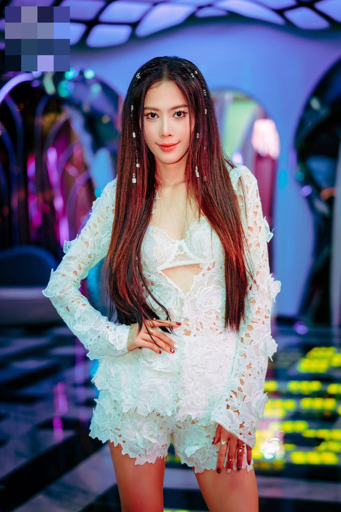 Sốc trước trang phục Nam Em mặc đi hát quán bar Ảnh 3