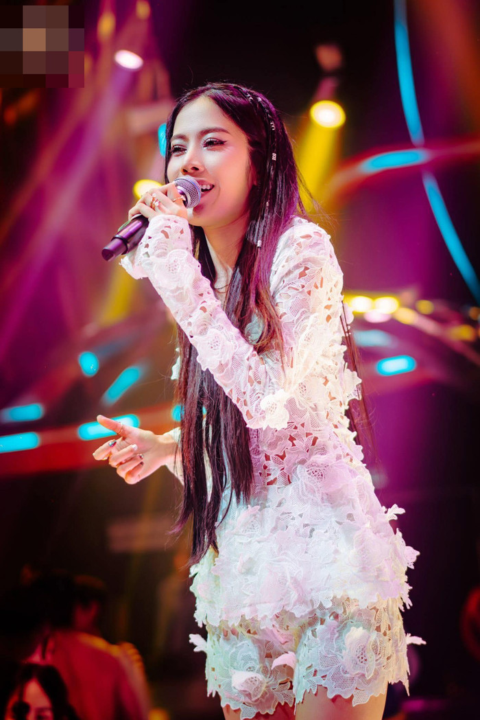 Sốc trước trang phục Nam Em mặc đi hát quán bar Ảnh 2