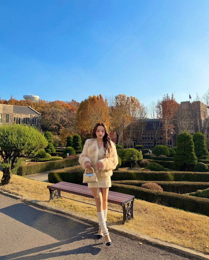 Huyền Baby tích cực đăng ảnh 'sống ảo' mỗi khi đi du lịch. Ảnh: FBNV