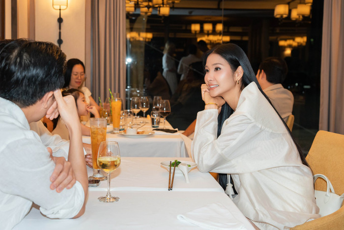 Hoàng Thùy được nhiều khán giả nhận xét ngày càng mềm mỏng, tích cực hơn trong giao tiếp. Ảnh: FBNV